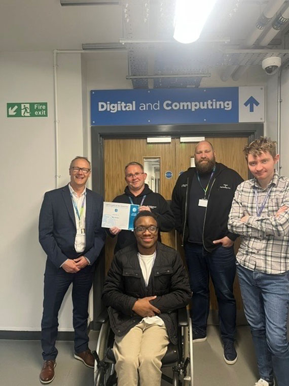 RNN Group staff member Alan receiving his Kudo award